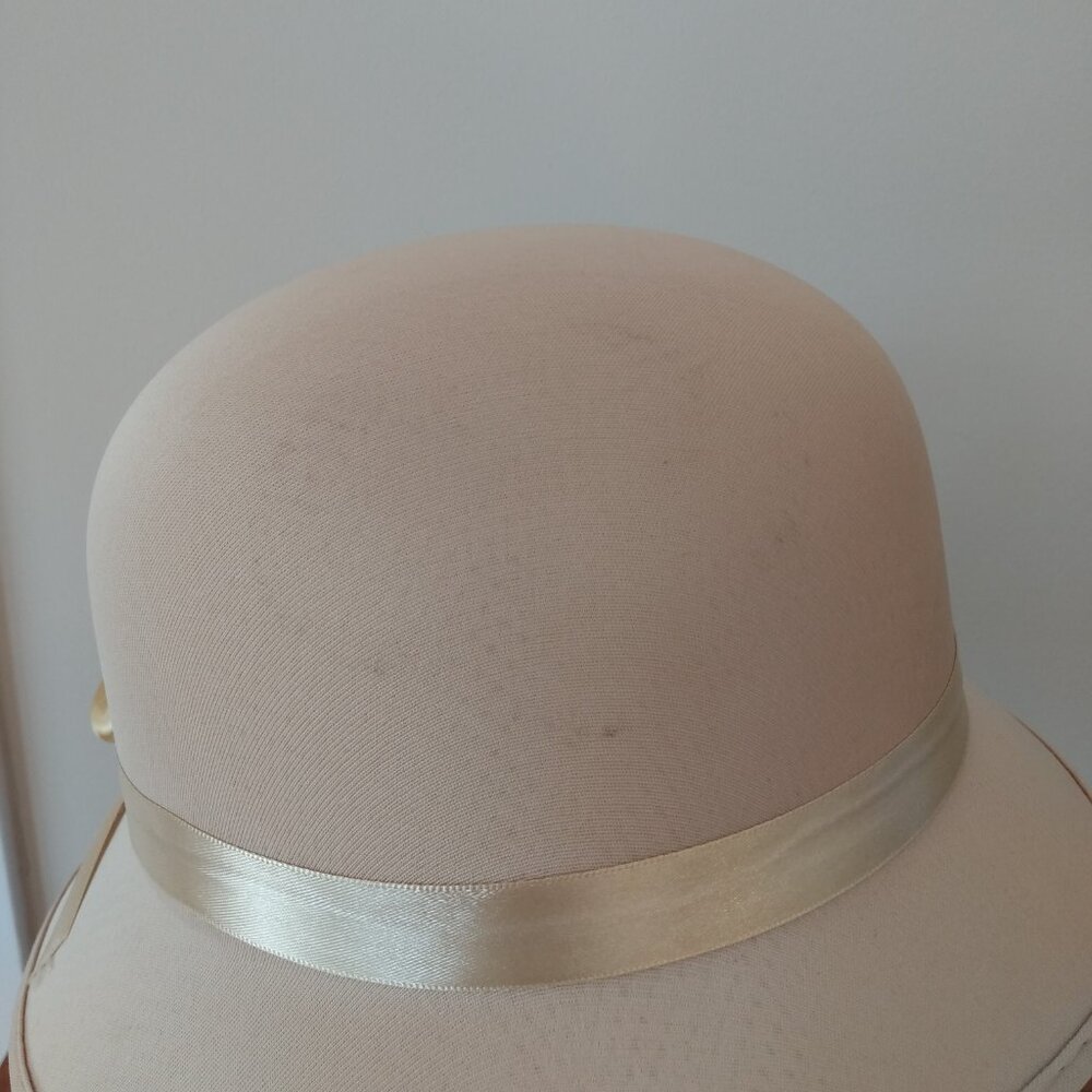 Vintage Cloche Hat Taupe with Satin Ribbon Flower Retro 70s Does 20s Style - Picture 4 of 8